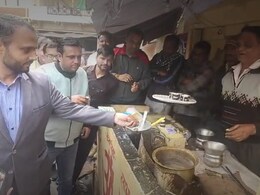 कार्यभार संभालते ही शहर के दौर पर निकले बारां जिला कलेक्टर, चाय की थड़ी पर ली चाय की चुस्की