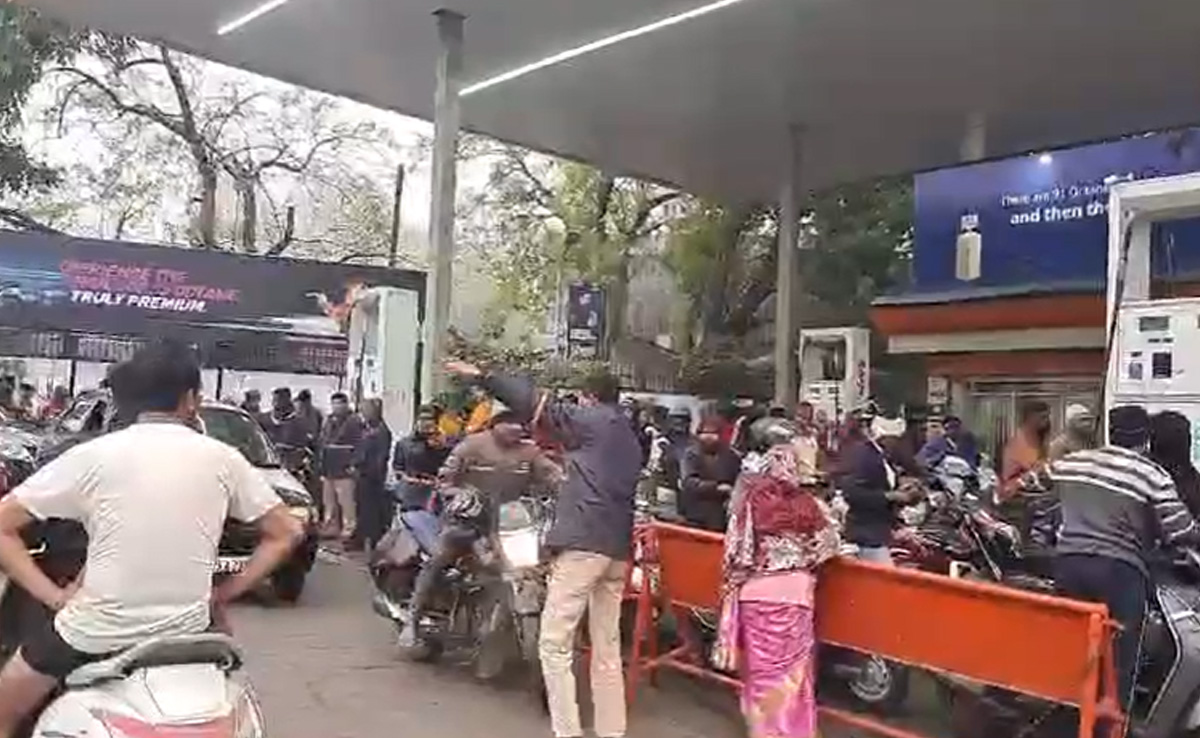 Truck Driver Strike: हड़ताल से जगह-जगह फंसे यात्री, वीडियो लिंक के जरिए सीएम ने देखी स्थिति, फिर ये कहा