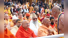 राम मंदिर प्राण-प्रतिष्ठा समारोह में संतों के बीच बैठे ये मौलाना कौन हैं? कहा- यह बदलते भारत की तस्वीर