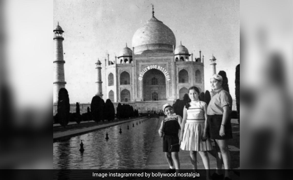 ताजमहल के सामने बहन के साथ खड़े ये दो बच्चे हैं बॉलीवुड के किंग, एक तो रह चुका है रोमांस का शहंशाह, पहचाना क्या