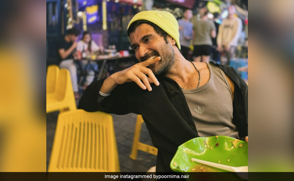 On This Vijay Deverakonda Pic, The Comments Are Obviously About "Crushmika," Sorry, Rashmika Mandanna