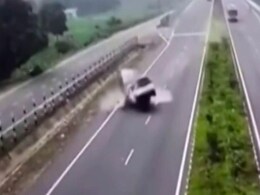 Video: Head-On Collision Between 2 Cars In Andhra Leaves 3 Dead Video: Head-On Collision Between 2 Cars In Andhra Leaves 3 Dead