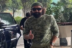 Only Bobby Deol Would Say "Love You" To The Paps Only Bobby Deol Would Say "Love You" To The Paps