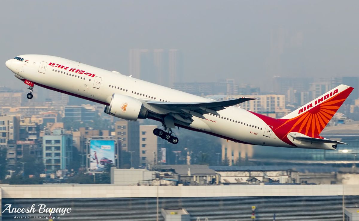 Air India पर लगा 1.10 करोड़ रुपये का जुर्माना, पायलट ने ही की थी शिकायत; जानें पूरा मामला Air India पर लगा 1.10 करोड़ रुपये का जुर्माना, पायलट ने ही की थी शिकायत; जानें पूरा मामला