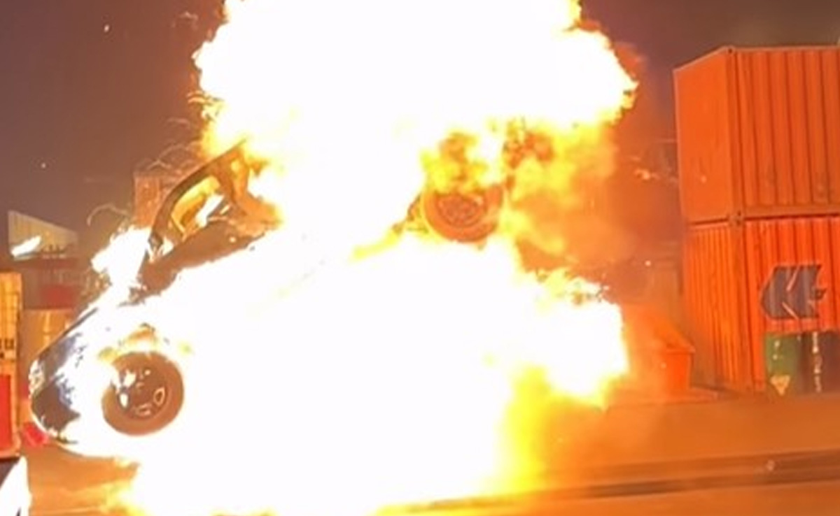 सिंघम अगेन की 'धमाकेदार' शूटिंग का वीडियो वायरल, चलती कार हवा में उछली और लग गई आग