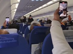 आसमान में भी गूंजा राम नाम, फ्लाइट में एक सुर में 'राम आएंगे' गाते दिखे यात्री, VIDEO VIRAL