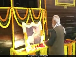 PM Modi Pays Floral Tribute To Netaji Subhas Chandra Bose PM Modi Pays Floral Tribute To Netaji Subhas Chandra Bose