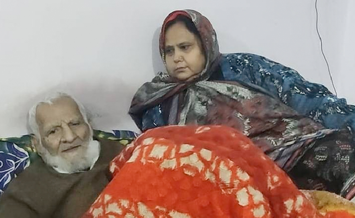 शादी की कोई उम्र नहीं! 103 साल के बुजुर्ग ने 49 की फिरोज जहां से किया निकाह, देखें Video