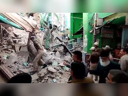अजमेर में दरगाह के पास गिरा 3 मंजिला मकान, एसपी बोले- विवाद के कारण खाली था मकान अजमेर में दरगाह के पास गिरा 3 मंजिला मकान, एसपी बोले- विवाद के कारण खाली था मकान