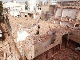 राजस्थान में टूट रही ऐतिहासिक हवेलियां, आधी रात मिनटों में तोड़ दी सालों पुरानी विरासत, लोगों में आक्रोश राजस्थान में टूट रही ऐतिहासिक हवेलियां, आधी रात मिनटों में तोड़ दी सालों पुरानी विरासत, लोगों में आक्रोश