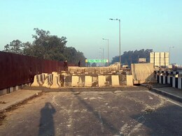 केंद्रीय मंत्री किसानों से करेंगे बातचीत, मार्च में शामिल होने के लिए निकलीं ट्रैक्टर-ट्रॉलियां केंद्रीय मंत्री किसानों से करेंगे बातचीत, मार्च में शामिल होने के लिए निकलीं ट्रैक्टर-ट्रॉलियां