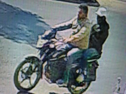 Udaipur Loot: उदयपुर में दिनदहाड़े रिटायर्ड सब-इंस्पेक्टर से 6 लाख लूटे, CCTV में कैद हुए बाइक सवार बदमाश Udaipur Loot: उदयपुर में दिनदहाड़े रिटायर्ड सब-इंस्पेक्टर से 6 लाख लूटे, CCTV में कैद हुए बाइक सवार बदमाश