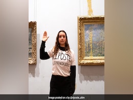 After Mona Lisa, Climate Protesters Throw Soup at Monet Painting After Mona Lisa, Climate Protesters Throw Soup at Monet Painting