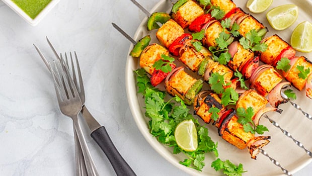 Paneer Tikka tastes amazing with vodka cocktails. Paneer Tikka tastes amazing with vodka cocktails.