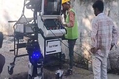 राजसमंद नगर परिषद में अब इस रोबोट से होने लगी सीवरेज की सफाई राजसमंद नगर परिषद में अब इस रोबोट से होने लगी सीवरेज की सफाई