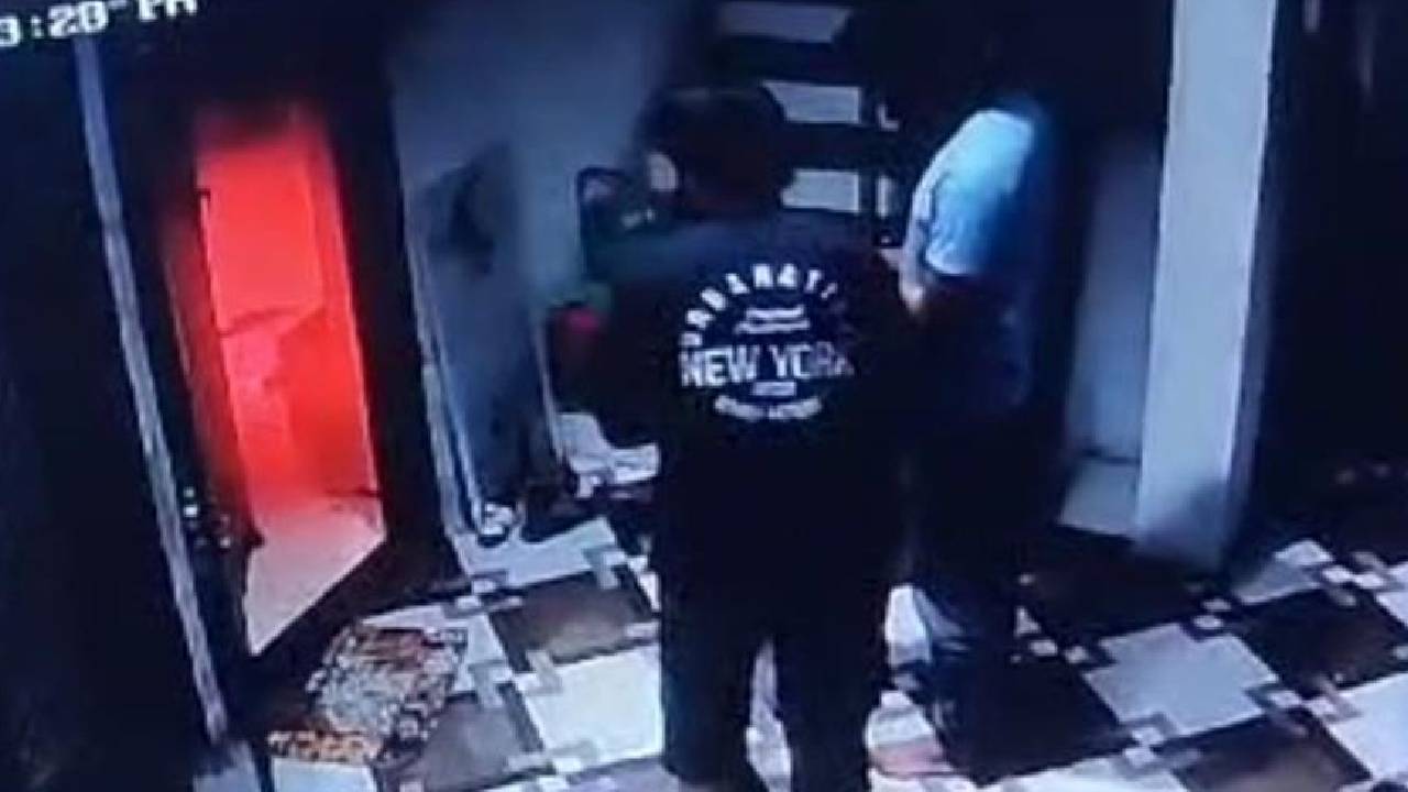 Indore : लड़ाई हुई तो लड़के ने लड़की के घर का ताला तोड़कर लगा दी आग