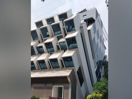 इस बिल्डिंग को देख चकरा जाएगा सिर, वीडियो देखकर लगेगा अब बस गिरने ही वाली है इस बिल्डिंग को देख चकरा जाएगा सिर, वीडियो देखकर लगेगा अब बस गिरने ही वाली है