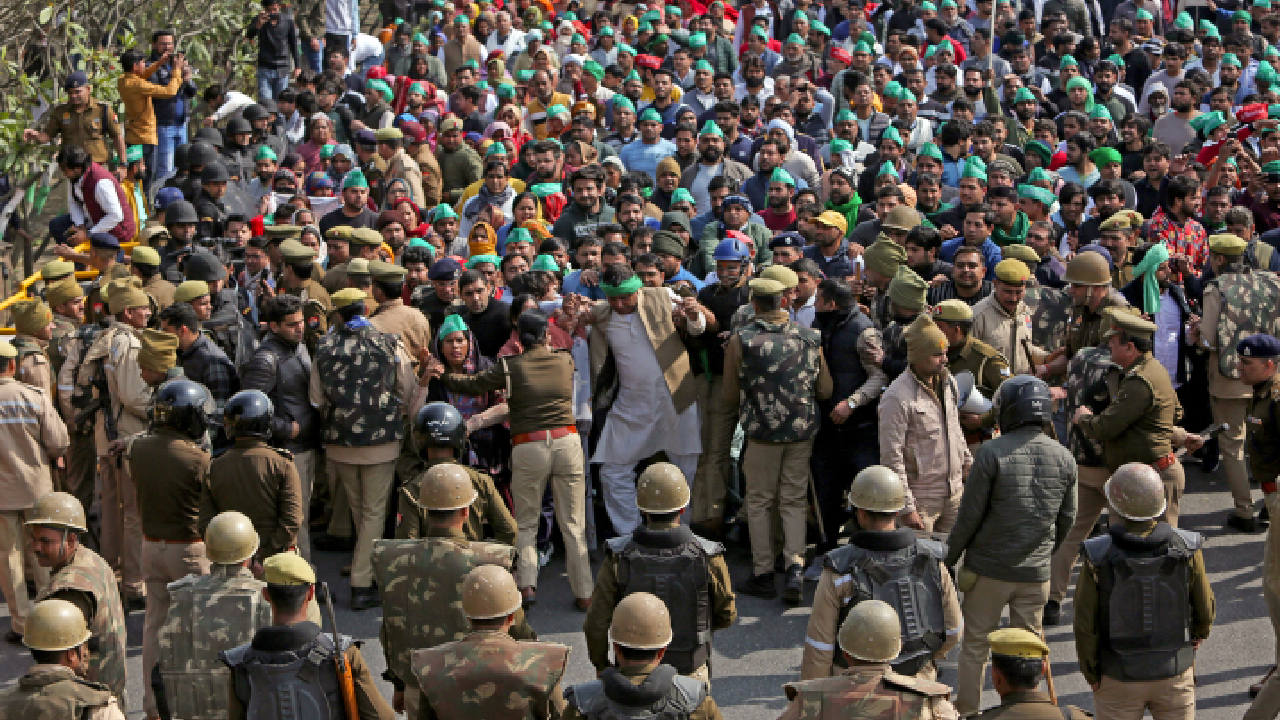 किसानों की दिल्ली में 'नो एंट्री' सभी बॉर्डर सील, अब आगे क्या?