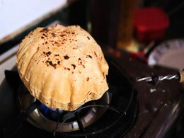 Cooking hacks: तवे से उतारते ही सख्त हो जाती है रोटी, जान लें कमाल के कुकिंग हैक्स, घंटों तक एकदम मुलायम रहेगी रोटी Cooking hacks: तवे से उतारते ही सख्त हो जाती है रोटी, जान लें कमाल के कुकिंग हैक्स, घंटों तक एकदम मुलायम रहेगी रोटी