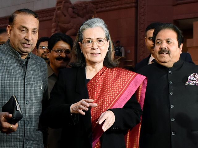 सोनिया गांधी ने छोड़ी रायबरेली, क्या प्रियंका संभालेंगी विरासत या फिर उत्तर प्रदेश से छूट जाएगा साथ?