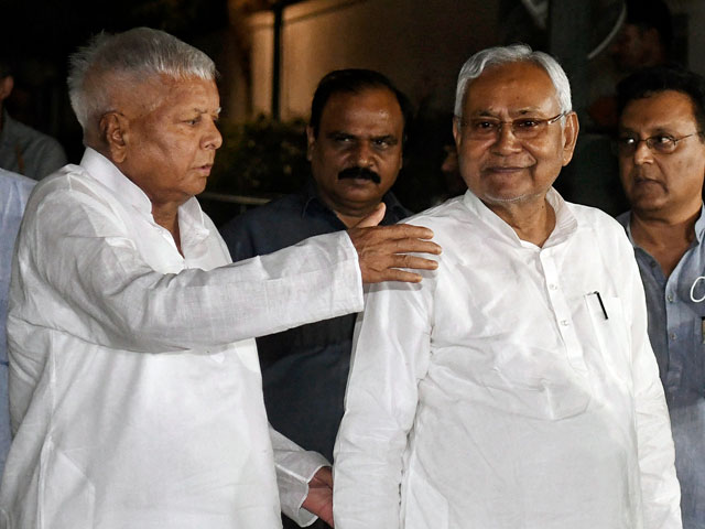 "<i>Aayenge Toh Dekhenge</i>...": Lalu Yadav Leaves Door Open For Nitish Kumar