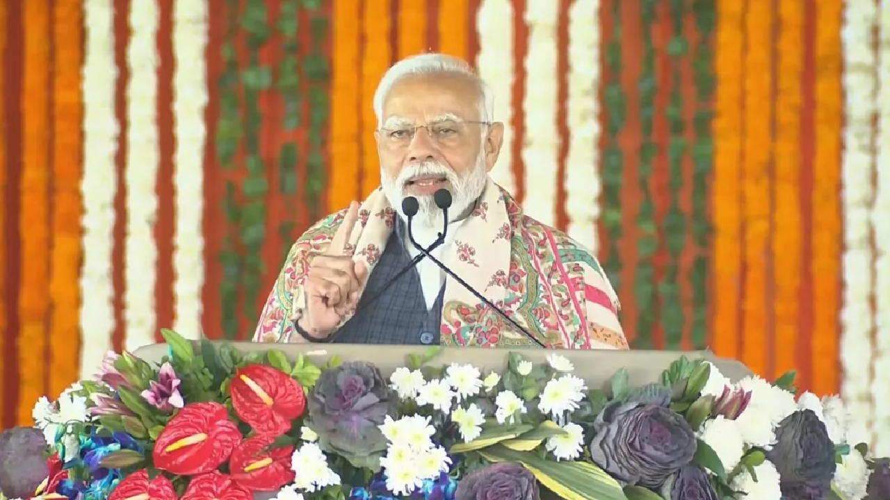 पीएम मोदी ने जम्मू-कश्मीर को दी 30,500 करोड़ की सौगात