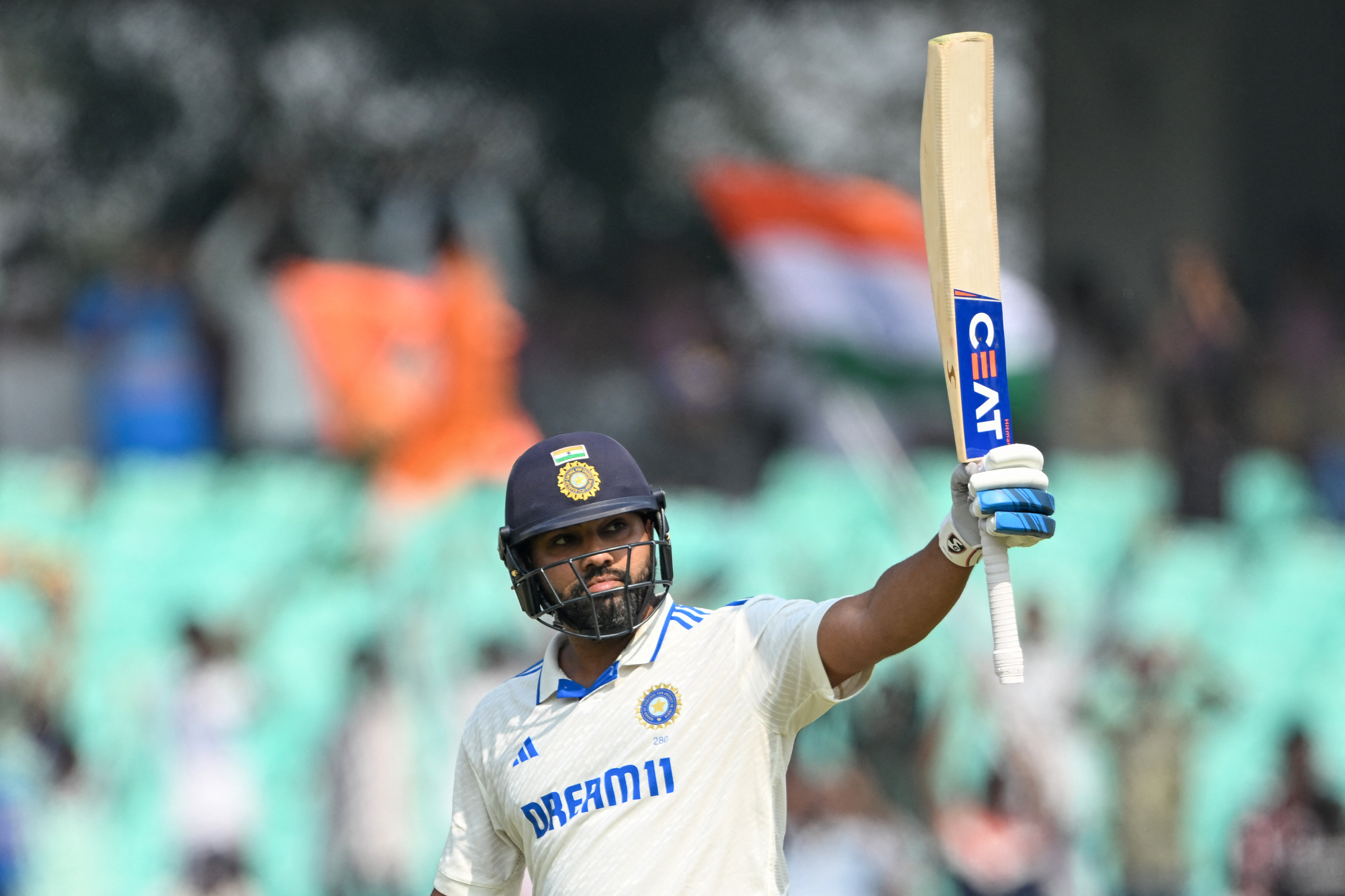 Rajkot Test: इंग्लैंड के खिलाफ तीसरे मैच में कैप्टन रोहित शर्मा ने जड़ा शतक, बना दिये&nbsp;ये&nbsp;रिकॉर्ड्स