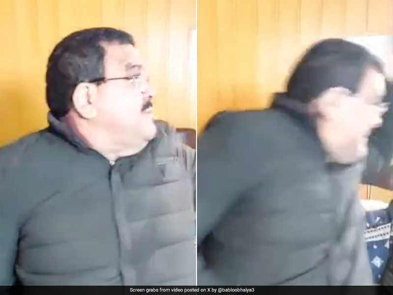 Video: Pakistan Cricket Expert Hits Wife On-Air, Then Talks About '31 Years Of Married Life'