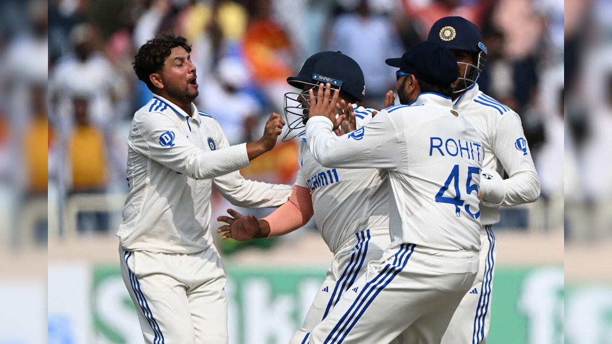 India vs England Live Score, 4th Test Match Day 3: Kuldeep Yadav Takes 4th Wicket; England 8 Down vs India