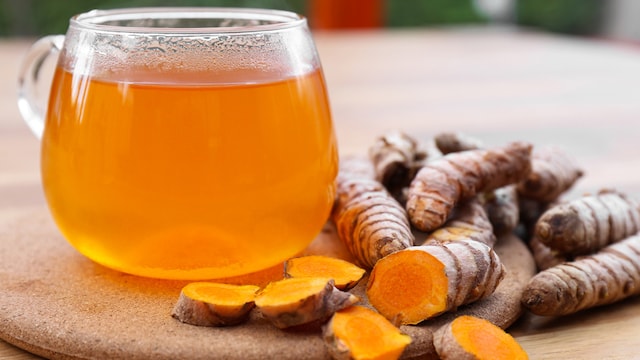 For individuals with diabetes or pre-diabetes, raw turmeric can help regulate blood sugar levels
