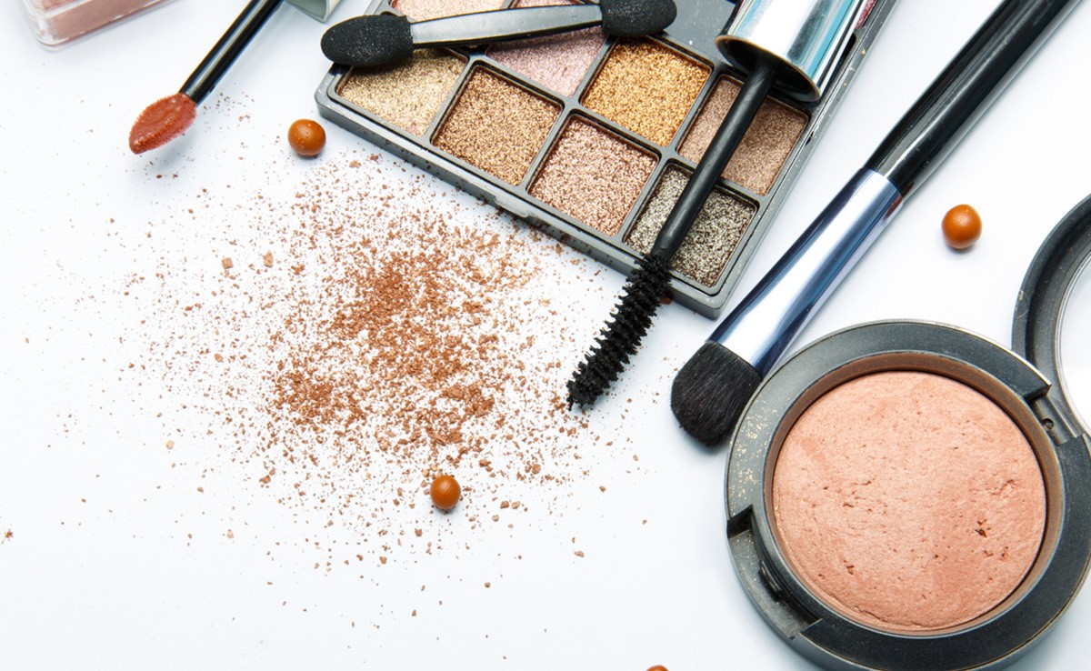 Makeup Tips: सजने-संवरने में होती है परेशानी! इन मेकअप हैक्स को ट्राई करें, तैयार होने में होगी आसानी