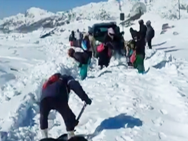 70 Rescued After Heavy Snowfall In Arunachal Pradesh