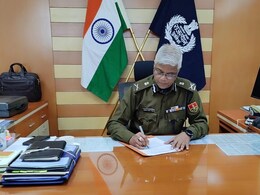 राजस्थान के नए डीजीपी उत्कल रंजन साहू ने संभाला लिया कार्यभार, अपराधियों को दिया सख्त संदेश राजस्थान के नए डीजीपी उत्कल रंजन साहू ने संभाला लिया कार्यभार, अपराधियों को दिया सख्त संदेश