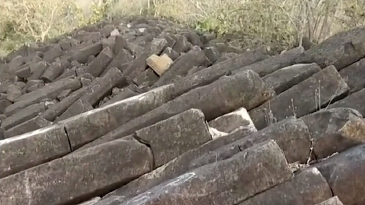 देवास में खास है ये कावड़िया पहाड़ पत्थरों को बजाने से आती है ऐसी आवाज