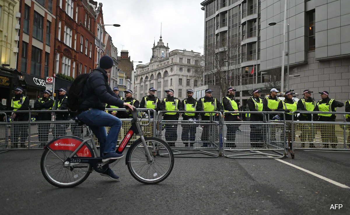 Thousands Join Pro-Palestinian March In London, 12 Arrested - Vimarsana News