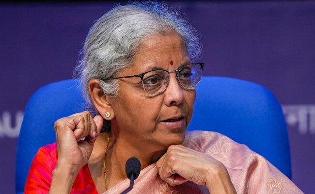 वित्त मंत्री सीतारमण ने J&K के लिए 1.18 लाख करोड़ रुपये का अंतरिम बजट किया पेश