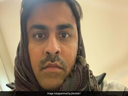 सिर पर मफलर लपेटकर पंचायत के सचिव जी ने शेयर की फोटो तो फैन्स बोले- केजरीवाल लग रहे हो सिर पर मफलर लपेटकर पंचायत के सचिव जी ने शेयर की फोटो तो फैन्स बोले- केजरीवाल लग रहे हो