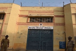 Rajasthan: बीकानेर सेंट्रल जेल में कैदी ने फांसी लगाकर की खुदकुशी Rajasthan: बीकानेर सेंट्रल जेल में कैदी ने फांसी लगाकर की खुदकुशी