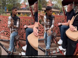रिक्शेवाले ने फर्राटेदार अंग्रेजी बोलकर विदेशी पर्यटकों को दिल्ली के बारे में बताया, 3 करोड़ लोगों ने देखा Video रिक्शेवाले ने फर्राटेदार अंग्रेजी बोलकर विदेशी पर्यटकों को दिल्ली के बारे में बताया, 3 करोड़ लोगों ने देखा Video