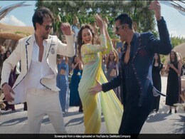<i>Bade Miyan Chote Miyan</i> Song <i>Mast Malang Jhoom</i>: Akshay Kumar, Tiger Shroff And Sonakshi Sinha - It's A Party <i>Bade Miyan Chote Miyan</i> Song <i>Mast Malang Jhoom</i>: Akshay Kumar, Tiger Shroff And Sonakshi Sinha - It's A Party