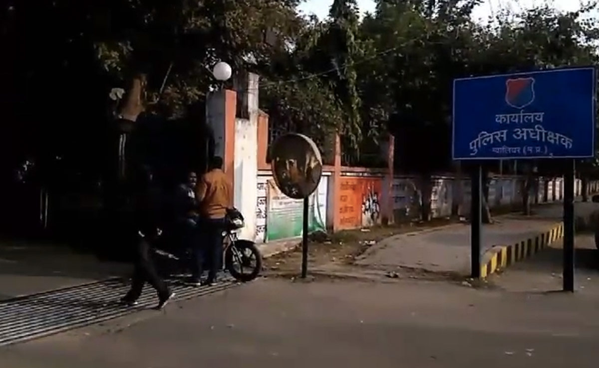 SSP ऑफिस के बाबू ने किया 71 लाख का घोटाला, पत्नी के अकाउंट में ट्रांसफर कर दिए 17 लाख रुपए