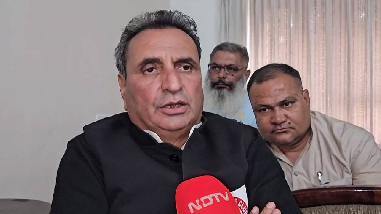 "ईडी के डर या पद की लालसा में  पार्टी छोड़ रहे हैं कांग्रेस के बड़े नेता"