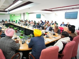 एक और ईमानदार कोशिश हो : SKM ने किसानों से की केंद्र के बातचीत का ऑफर कबूलने की अपील एक और ईमानदार कोशिश हो : SKM ने किसानों से की केंद्र के बातचीत का ऑफर कबूलने की अपील