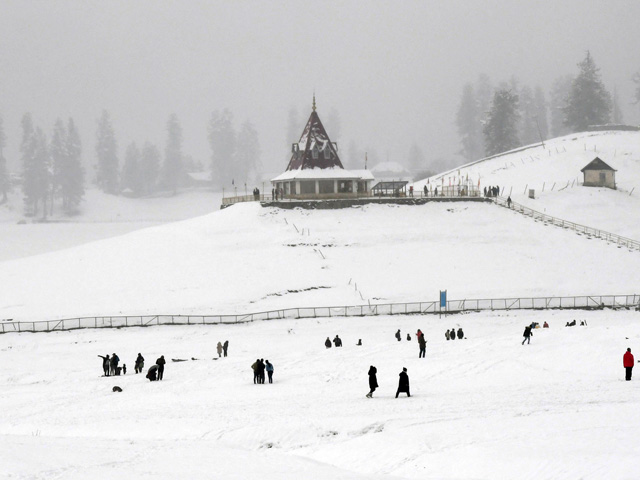 Season's First Snowfall Brings Cheer, Turns Kashmir Into Wonderland