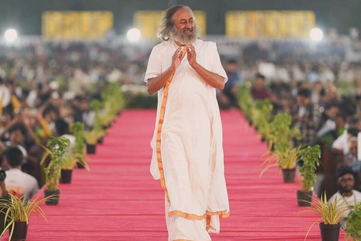 Reduce Screen Time & Boost Your Creativity with Sri Sri Ravi Shankar's Trick