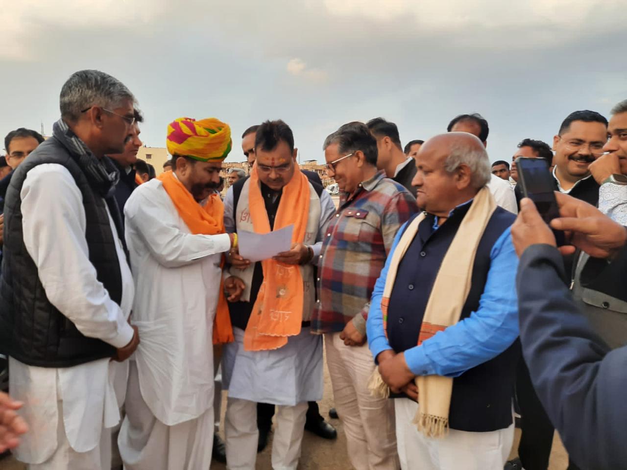 Rajasthan Politics: झूठा निकला CM का आश्वासन, लोकसभा चुनाव में 5 लाख लोग भाजपा नहीं देंगे वोट, कांग्रेस को समर्थन देने का किया ऐलान Rajasthan Politics: झूठा निकला CM का आश्वासन, लोकसभा चुनाव में 5 लाख लोग भाजपा नहीं देंगे वोट, कांग्रेस को समर्थन देने का किया ऐलान