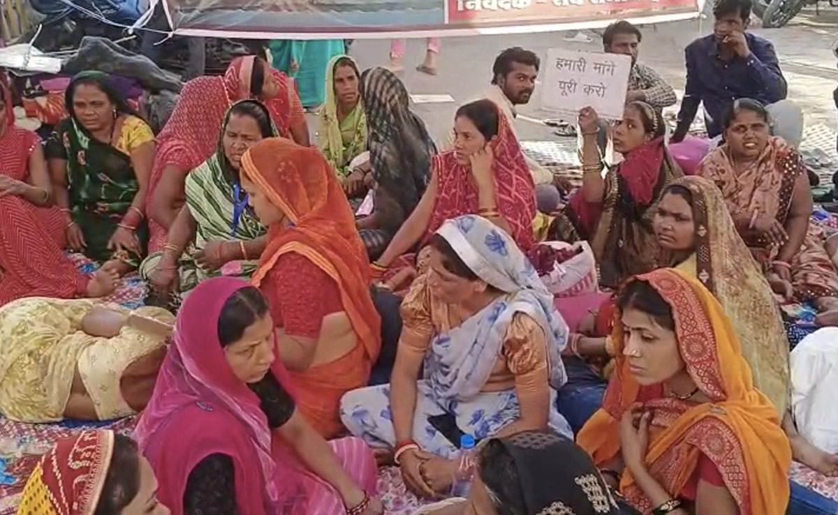 Harda Blast: पीड़ितों को न्याय दिलाने की मांग को लेकर भूख हड़ताल जारी, तीन महिलाओं की तबियत बिगड़ी