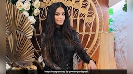 Poonam Pandey Reaches Jantar Mantar To Join Protest, Says, 'I Am Here Only To...'
