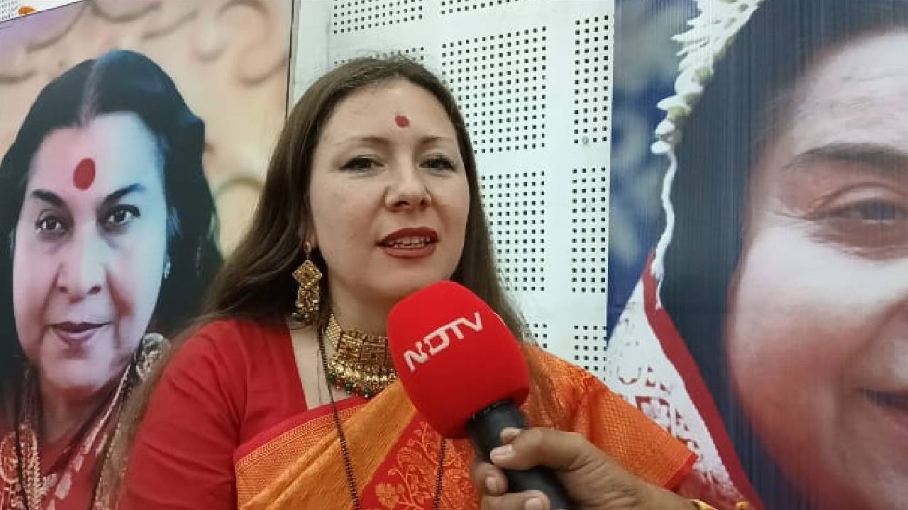 रूस की एना से मिलिए...खम्मा घणी से करतीं हैं स्वागत, हिंदी में गाती हैं भजन