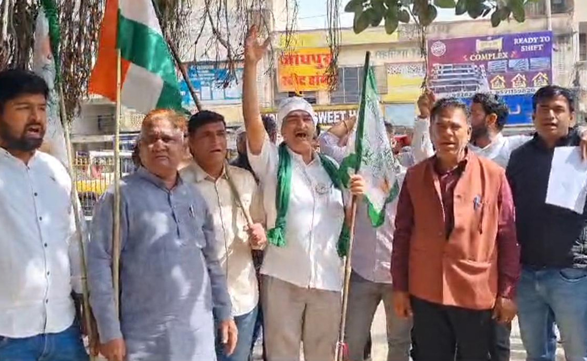 Farmers Protest: हनुमानगढ़ में ट्रैक्टर रैली निकाल रहे किसानों पर लाठीचार्ज के मामले ने पकड़ा तूल, अब उठाई ये मांग